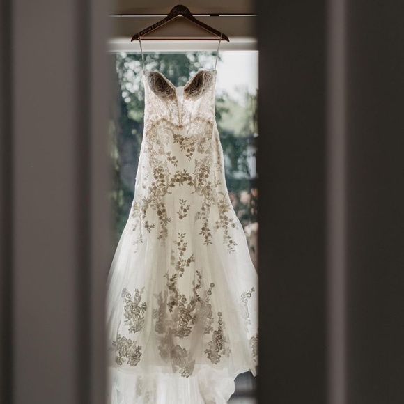 Essence of Australia Wedding dress *designer* *ivory* - Picture 3 of 5